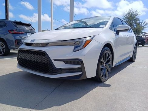 Used 2024 Toyota Corolla SE image 3