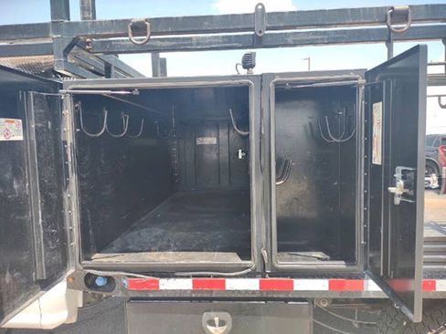Used 2022 Ford F550 4x4 Crew Cab Super Duty w/ Power Equipment Group image 11