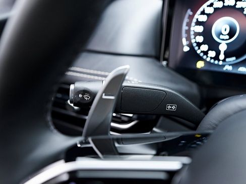 Used 2024 Aston Martin DB12 Coupe image 55