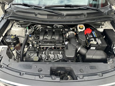 Used 2018 Ford Explorer XLT w/ Equipment Group 202A image 40