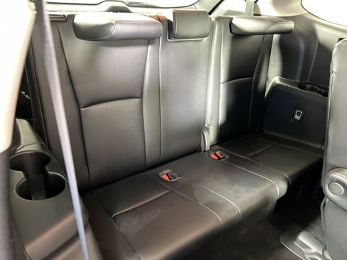 Used 2022 Toyota Highlander XLE image 26