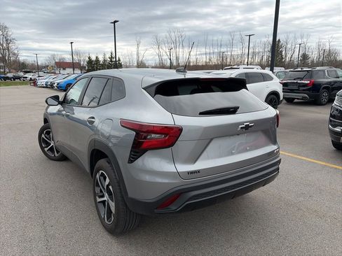 Used 2024 Chevrolet Trax RS image 3