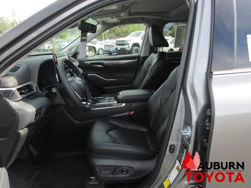 New 2026 Toyota Highlander Limited AWD/4WD image 32