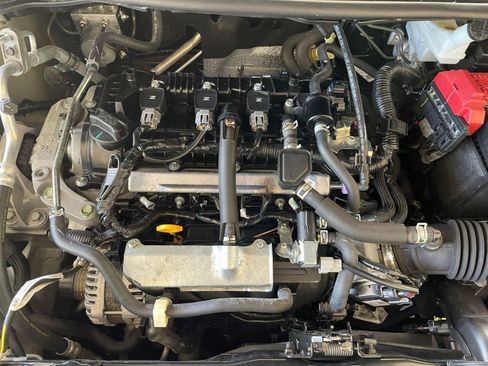 Used 2025 Nissan Versa SV image 30