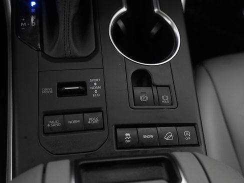 Used 2021 Toyota Highlander XLE image 27