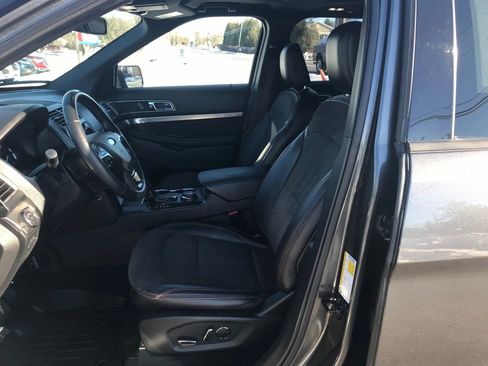 Used 2018 Ford Explorer XLT w/ Equipment Group 202A image 2