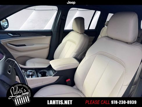 New 2025 Jeep Grand Cherokee Limited image 7