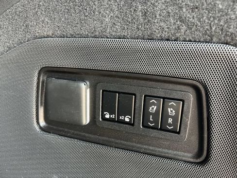 Certified 2022 Cadillac Escalade Premium Luxury AWD/4WD image 26