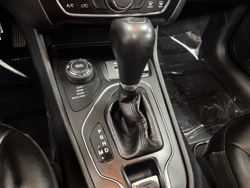 Used 2022 Jeep Cherokee Latitude w/ Sun & Sound Group AWD/4WD image 24