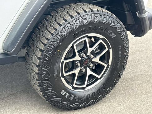 Used 2025 Jeep Wrangler Unlimited Rubicon AWD/4WD image 38
