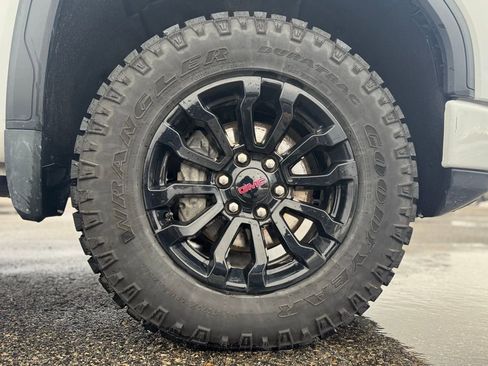 Used 2023 GMC Sierra 1500 AT4X image 11