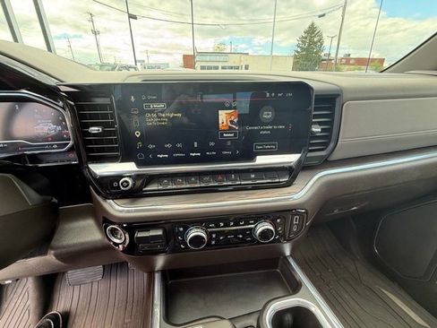 Used 2024 GMC Sierra 1500 SLT w/ SLT Premium Plus Package image 32