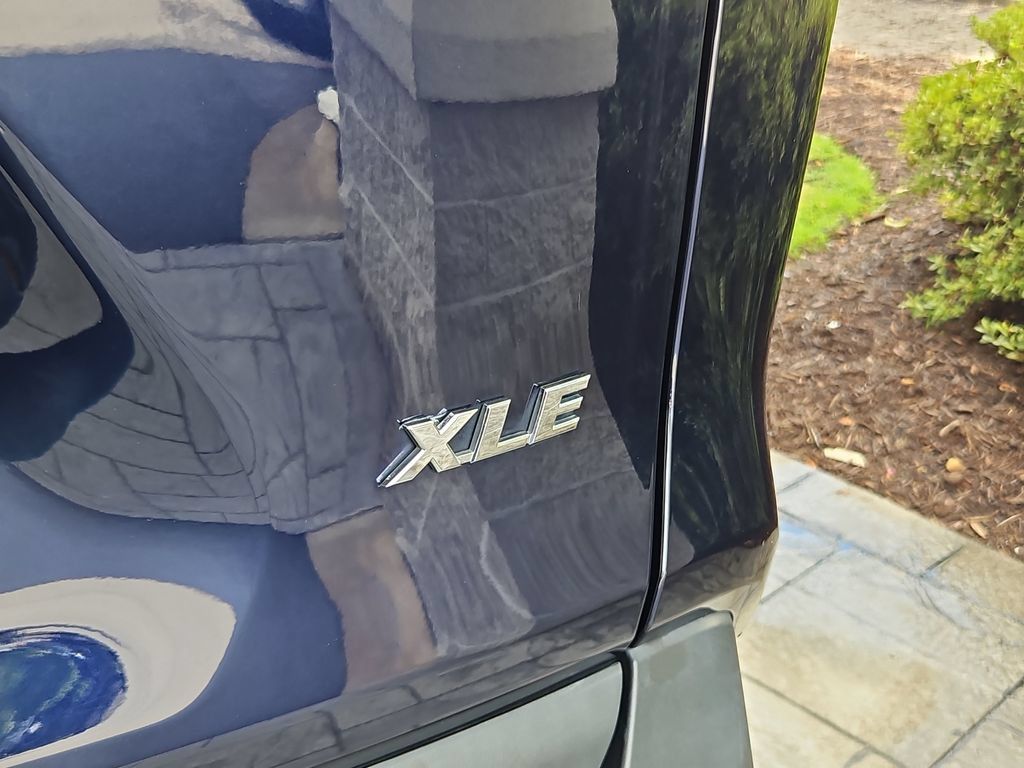 Used 2023 Toyota RAV4 XLE FWD image 30