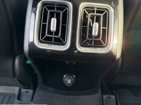 Used 2025 Kia Sorento SX image 38