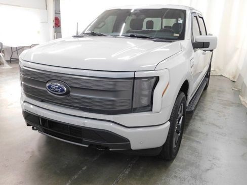 Used 2023 Ford F150 Lightning Lariat image 10