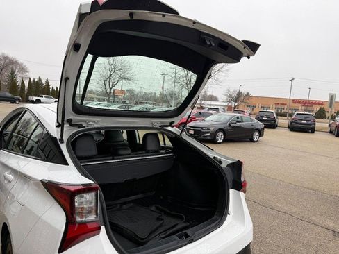 Used 2021 Toyota Prius XLE image 18