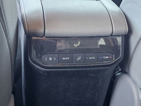 Used 2024 Toyota Highlander LE image 18