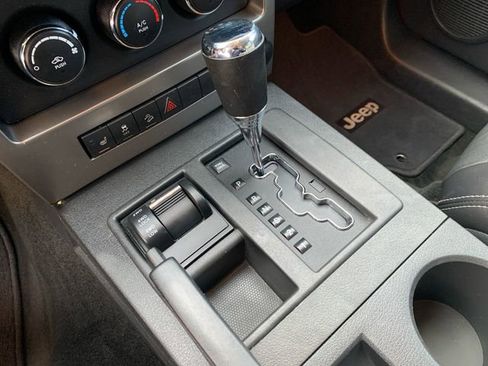 Used 2012 Jeep Liberty Sport image 24