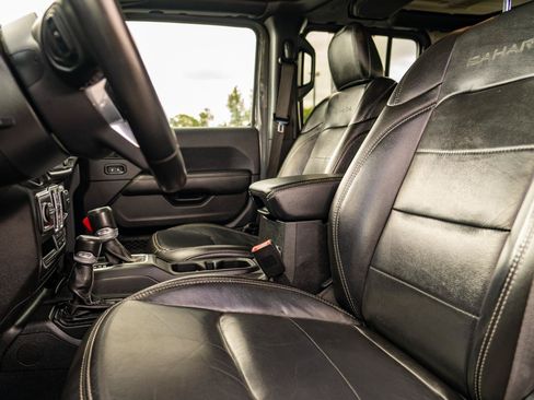 Used 2020 Jeep Wrangler Unlimited Sahara AWD/4WD image 16
