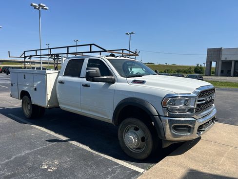 Used 2024 RAM 5500 Tradesman w/ Chrome Appearance Group AWD/4WD image 1