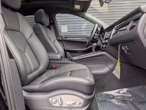 Used 2026 Porsche Macan AWD/4WD image 25