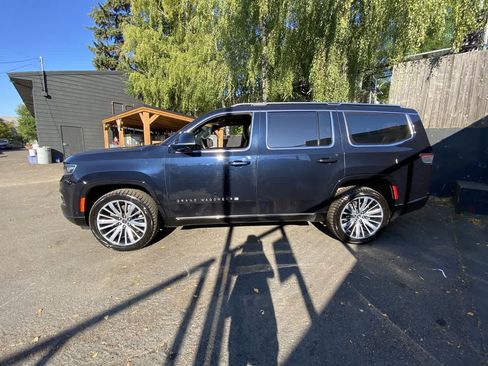 Used 2023 Jeep Grand Wagoneer Series III AWD/4WD image 3