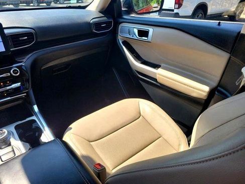 Used 2024 Ford Explorer Limited image 16