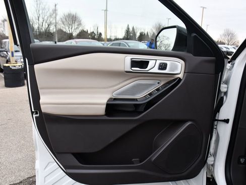 Used 2023 Ford Explorer Platinum w/ Technology Package image 24