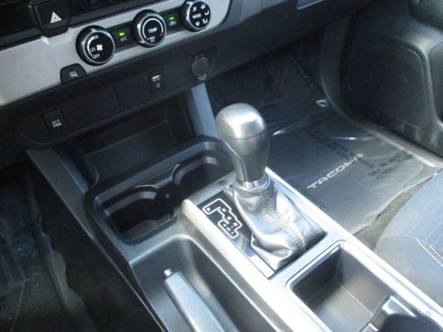 Used 2017 Toyota Tacoma SR5 RWD image 20