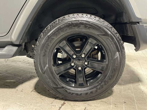 Used 2020 Jeep Wrangler Unlimited Sahara AWD/4WD image 8