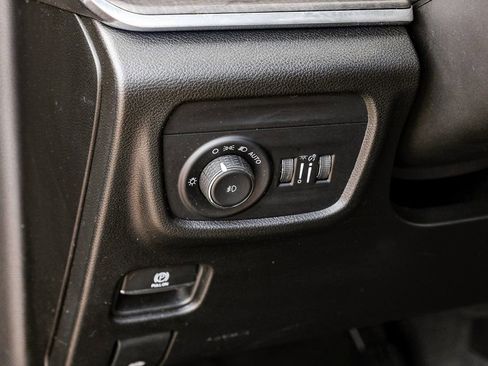 Used 2023 Jeep Grand Cherokee Overland w/ Luxury Tech Group IV image 37