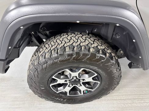 Used 2022 Jeep Wrangler Unlimited Rubicon AWD/4WD image 9
