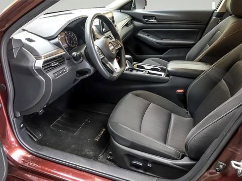 Used 2024 Nissan Altima 2.5 SV image 9