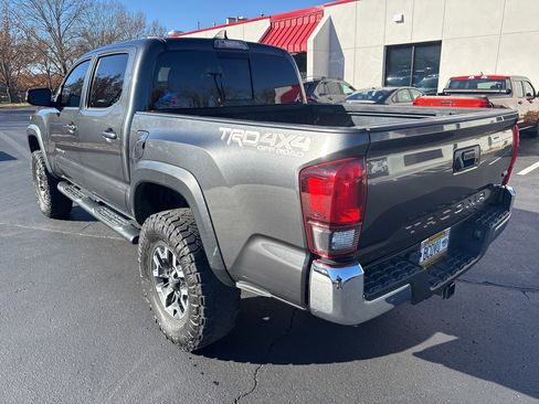 Used 2018 Toyota Tacoma TRD Off-Road image 5