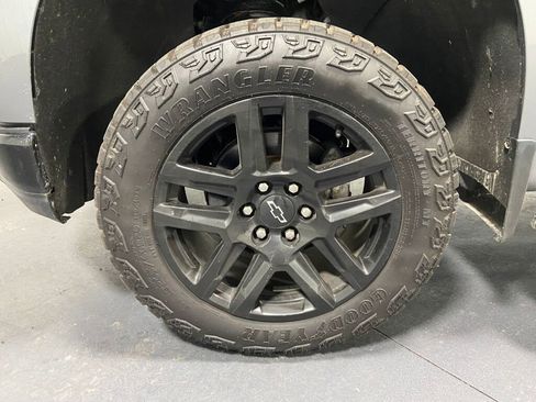 Used 2022 Chevrolet Silverado 1500 LT Trail Boss w/ LPO, Dark Essentials Package image 14