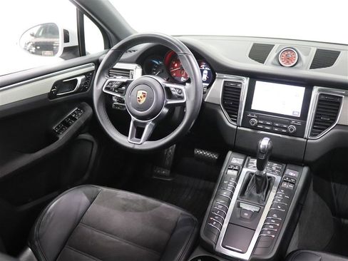 Used 2018 Porsche Macan GTS image 19