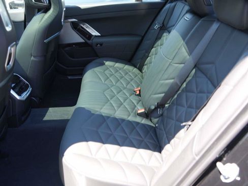 Used 2026 BMW 740i w/ Premium Package RWD image 13