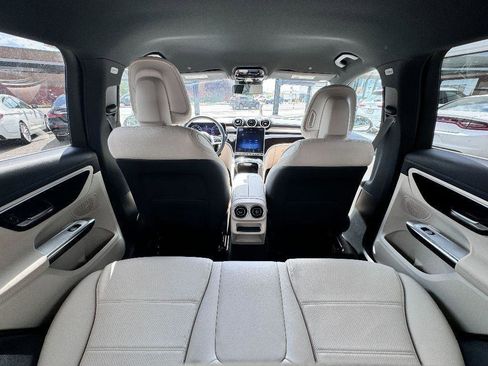 Used 2023 Mercedes-Benz GLC 300 4MATIC image 11