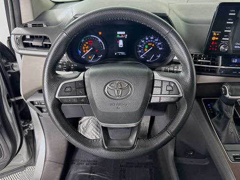 Used 2023 Toyota Sienna XLE image 12