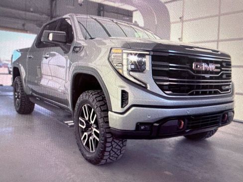Used 2024 GMC Sierra 1500 AT4 w/ Technology Package AWD/4WD image 1