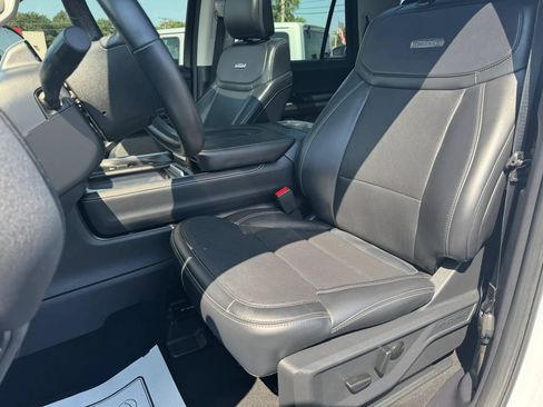 Used 2025 Ford Expedition Platinum AWD/4WD image 5