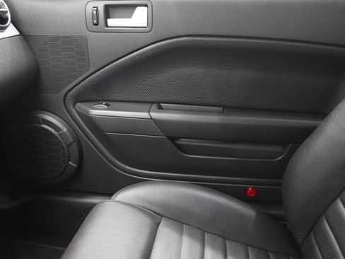 Used 2007 Ford Mustang GT RWD image 13