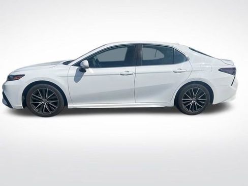 Used 2022 Toyota Camry SE image 8