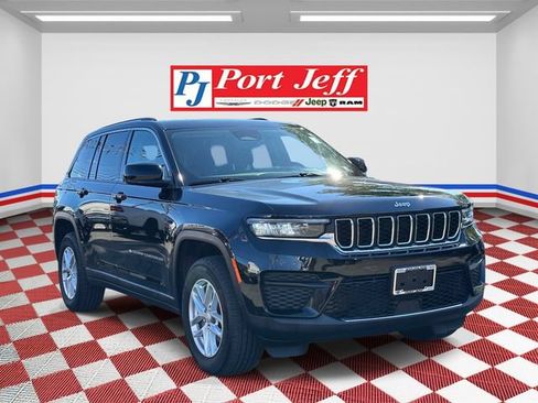 Used 2023 Jeep Grand Cherokee Laredo X AWD/4WD image 2