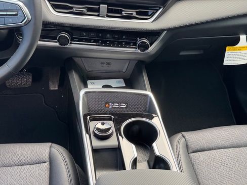 New 2026 Chevrolet Equinox LT w/ Convenience Package II FWD image 21