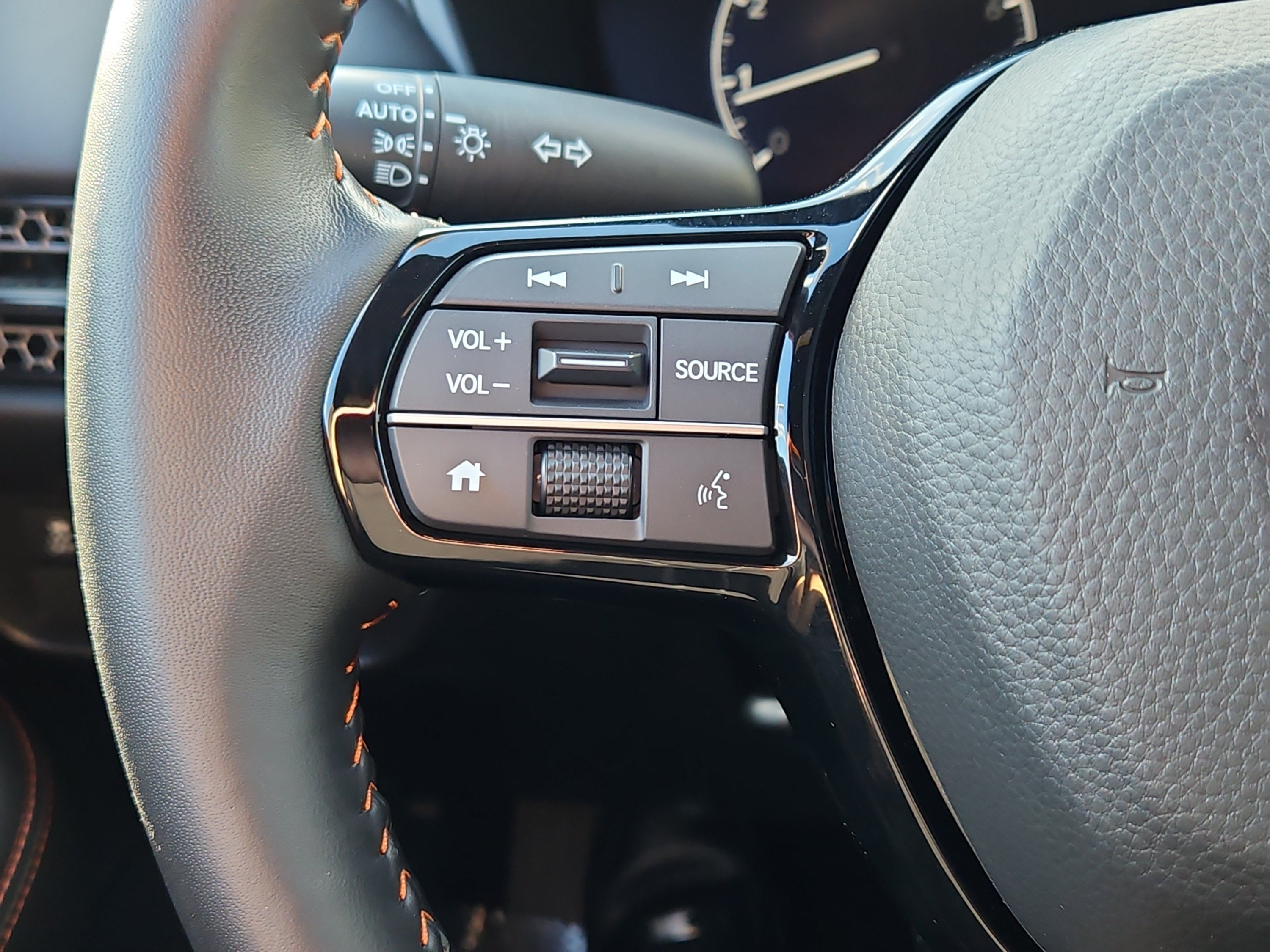 Certified 2025 Honda HR-V Sport image 14