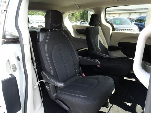 Used 2023 Chrysler Voyager LX FWD image 19