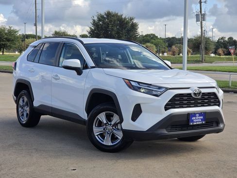 Used 2025 Toyota RAV4 XLE FWD image 2