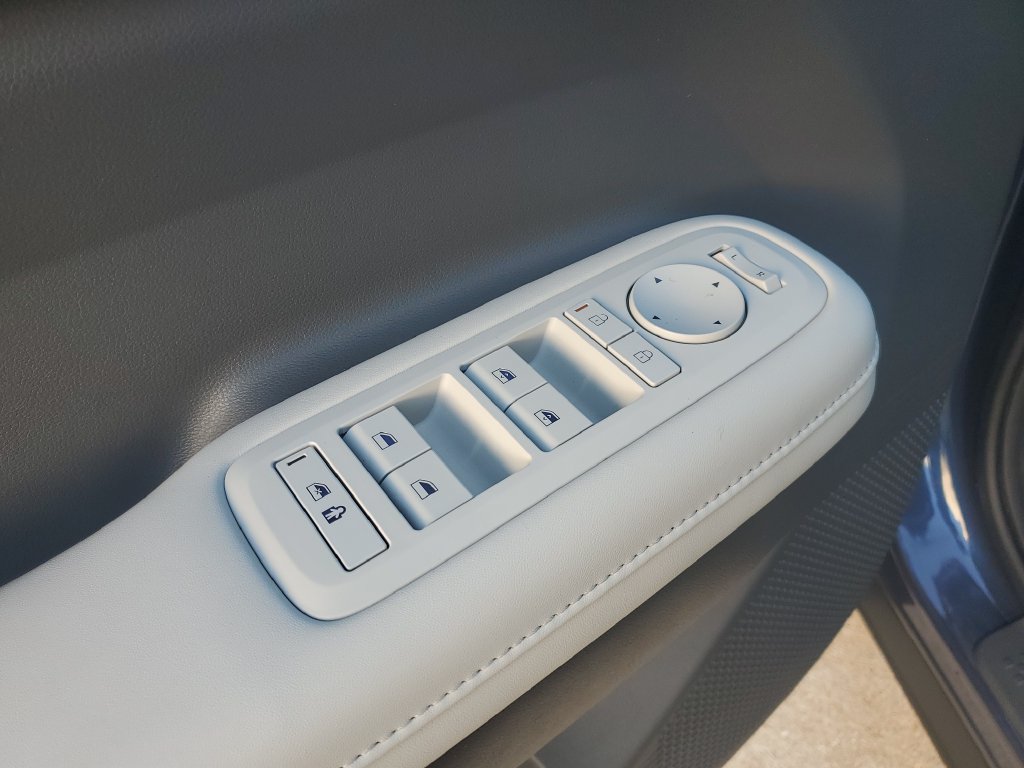 Used 2025 Hyundai Santa Fe SEL FWD image 25
