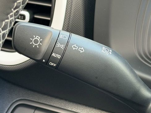 New 2025 Hyundai Venue Limited image 19